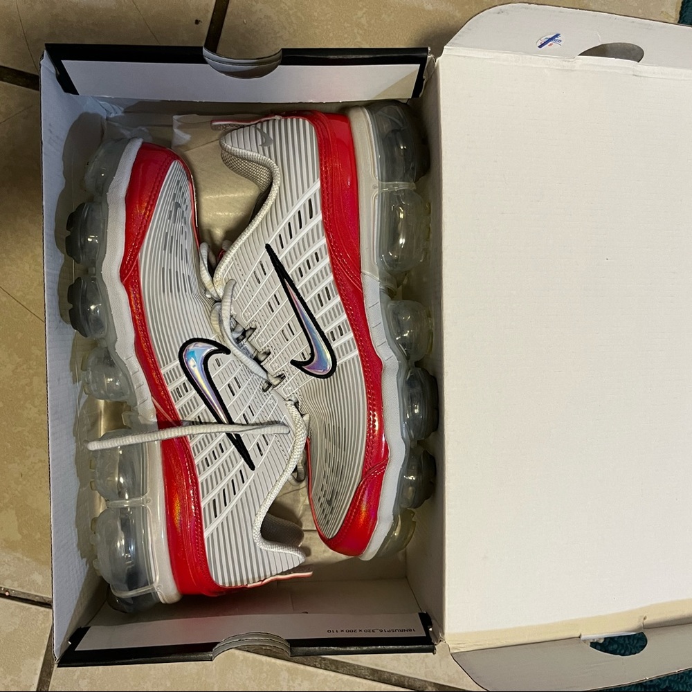 Nike vapor max 380’s still looks good Mens size “9”